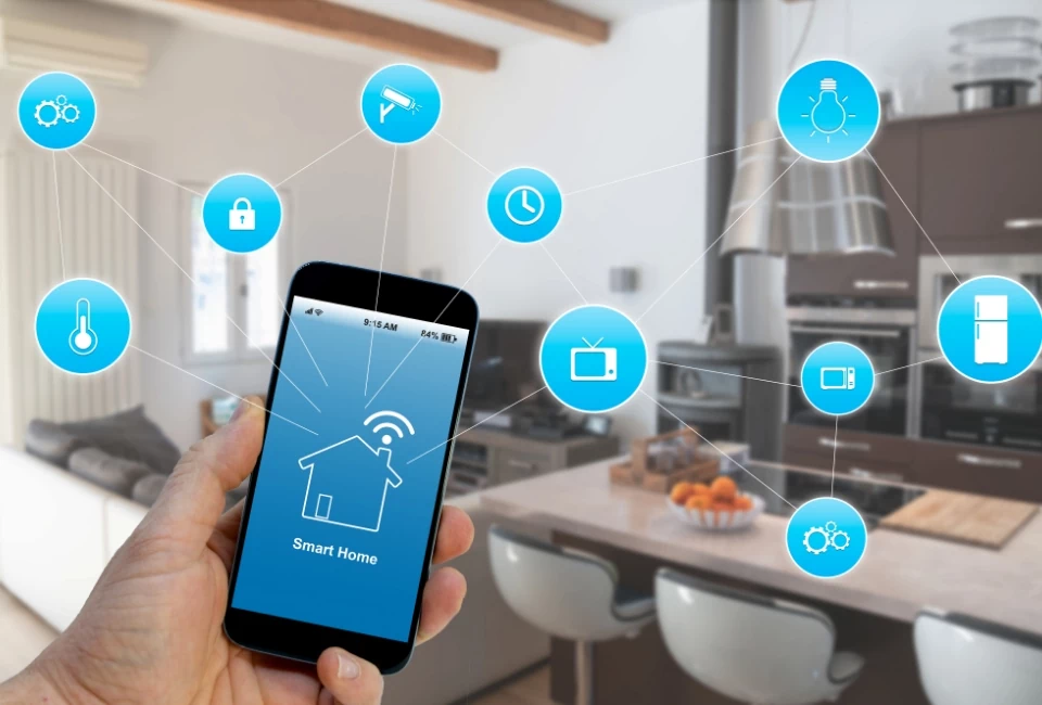aplikacja smart home w telefonie